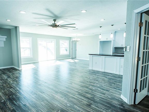 3rd image of 1021 Bedford Ct W