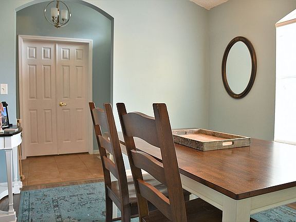 4th image of 2570 Woodhaven Ct