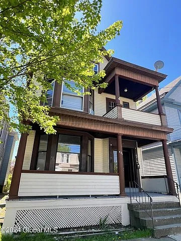 3 bed, $1,600 — Photo 1