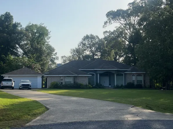 8090 Ridgemont Dr, Pineville, LA 71360