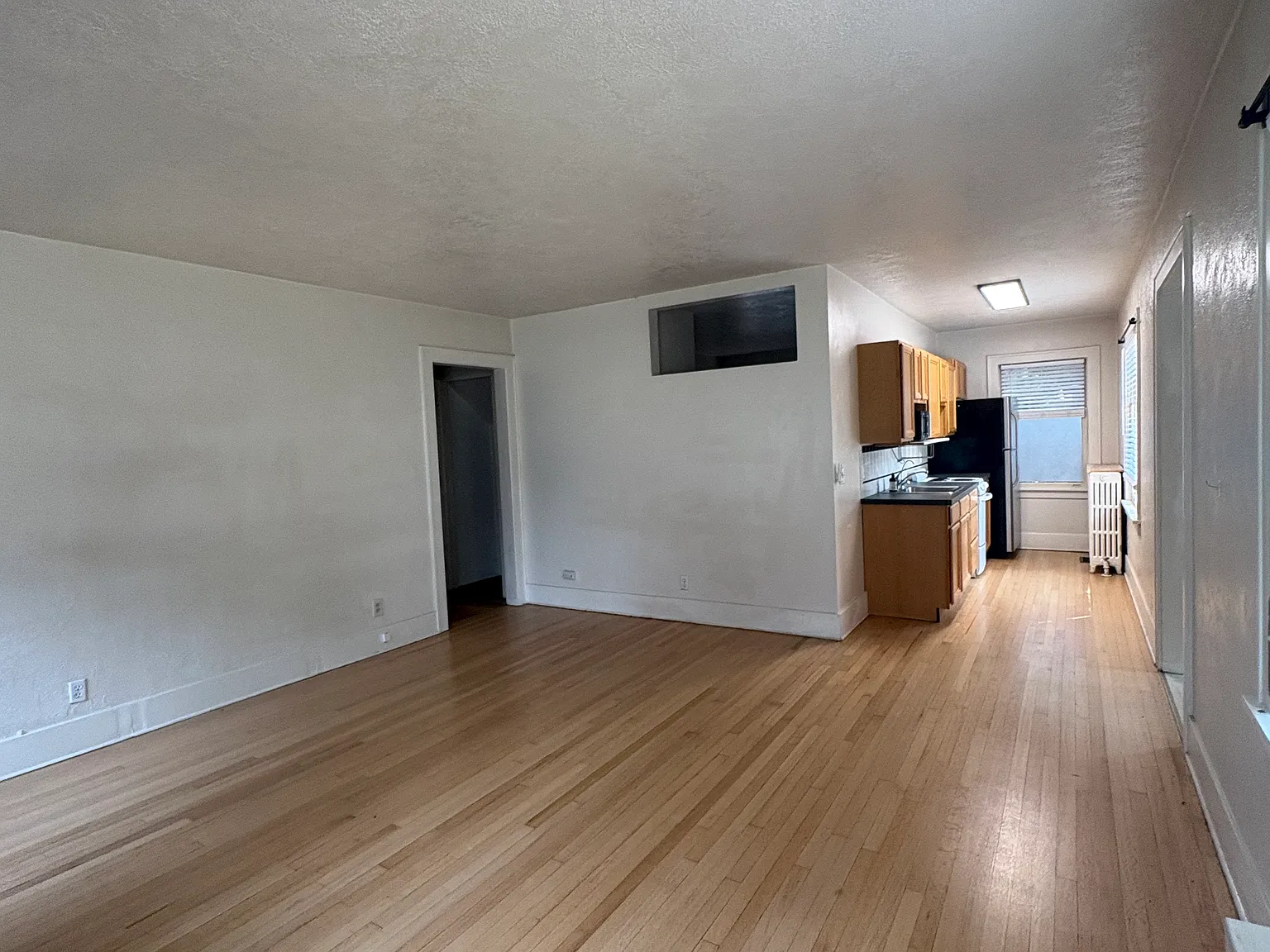 1 bed, 700 sqft, $1,600 — Photo 2