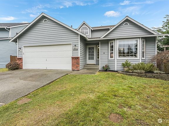 Welcome home to this newly remodeled, traditional 2-story home with NEW exterior paint, and is situated on cul-de-sac with added benefit of less traffic being on a dead end.  Award winning Mukilteo School District!>