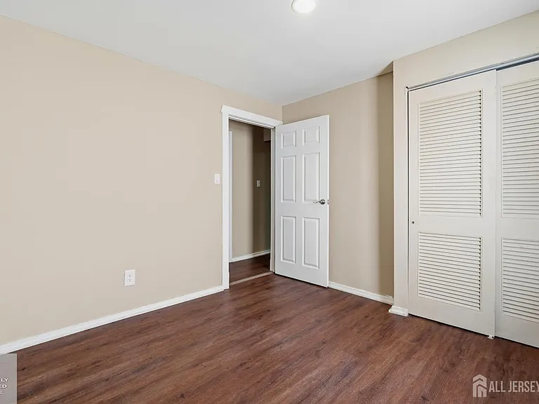 1648 Essex St #1 — Photo 12