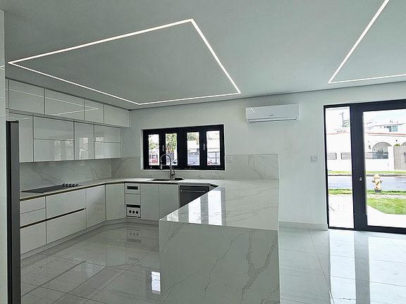 Open kitchen