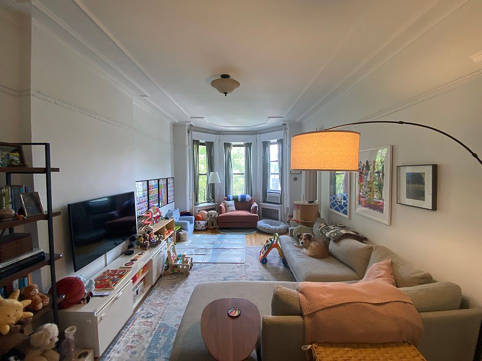 1st image of 548 9th St APT 3