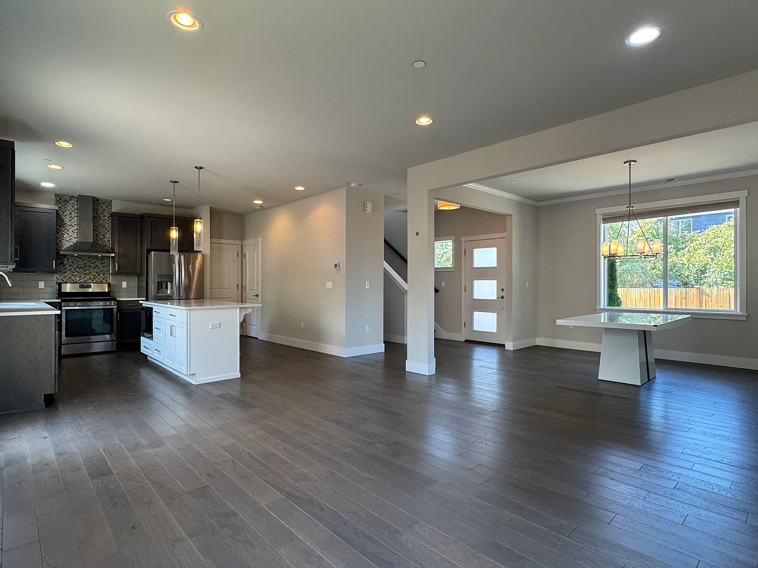 4 bed, 2055 sqft, $4,095 — Photo 3