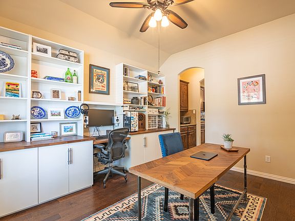 3rd image of 839 Lake Forest Trl
