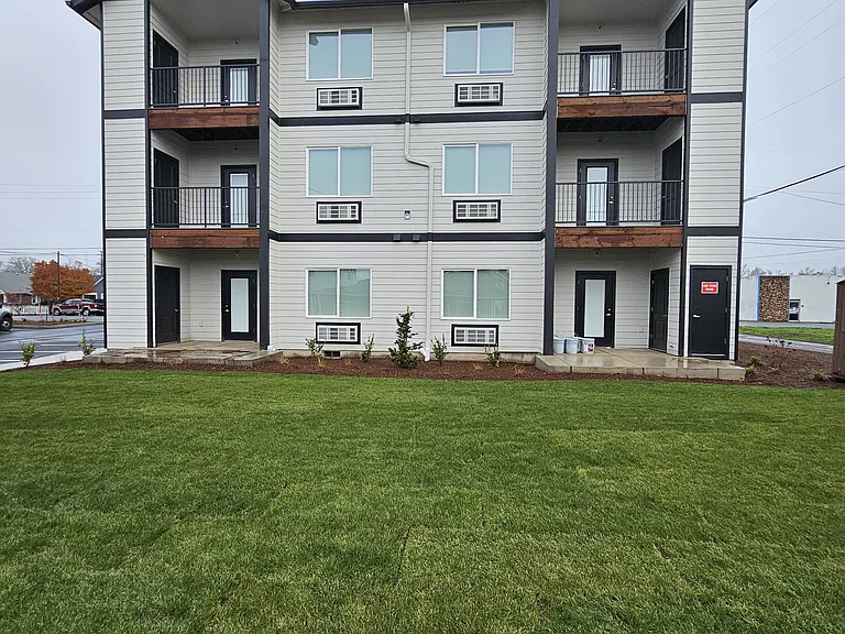 650 1st Ave SE — Photo 7