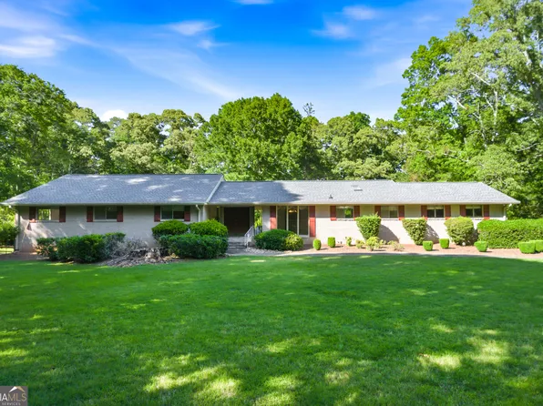 120 Hanover Dr, Bogart, GA 30622