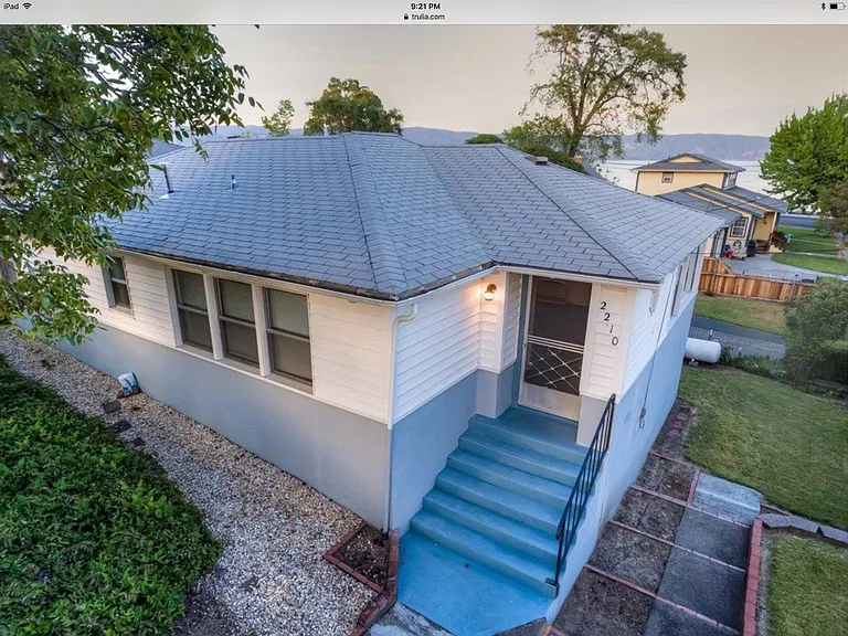 2210 Ashe St — Photo 13