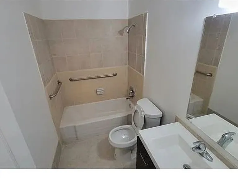 811 Orchid Ct #L — Photo 13