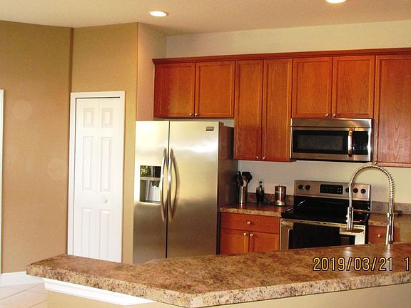 3rd image of 204 Bauer Cir