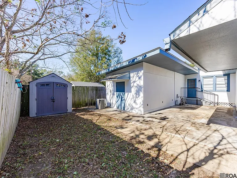 423 Avenue E — Photo 25