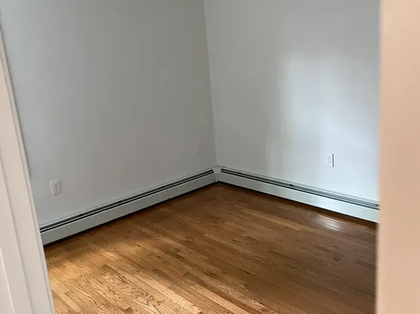 129 Eastwood Ave Floor 1, Providence, RI 02909