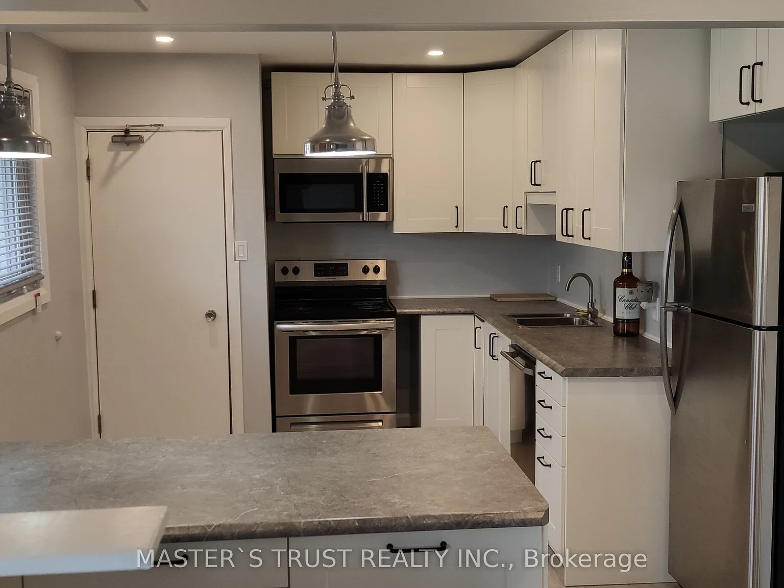 3 bed, $2,700 — Photo 3