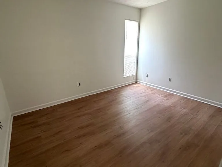655 Post Oak Rd — Photo 14