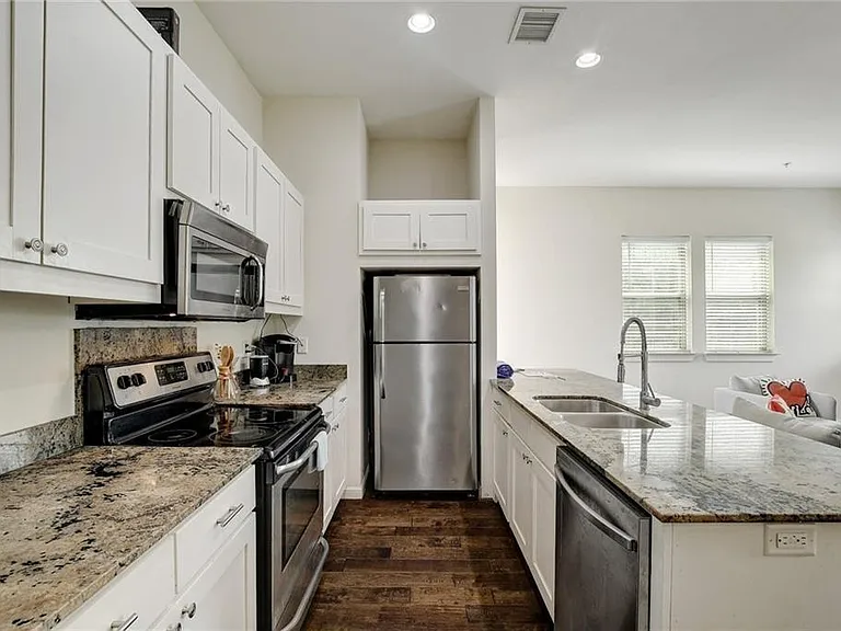 2708 San Pedro St #301 — Photo 6