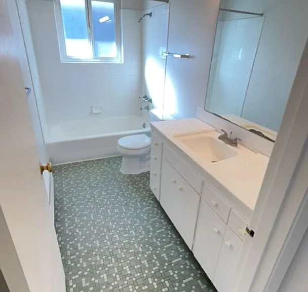 BC08-1 - Upland Terrace — Photo 4