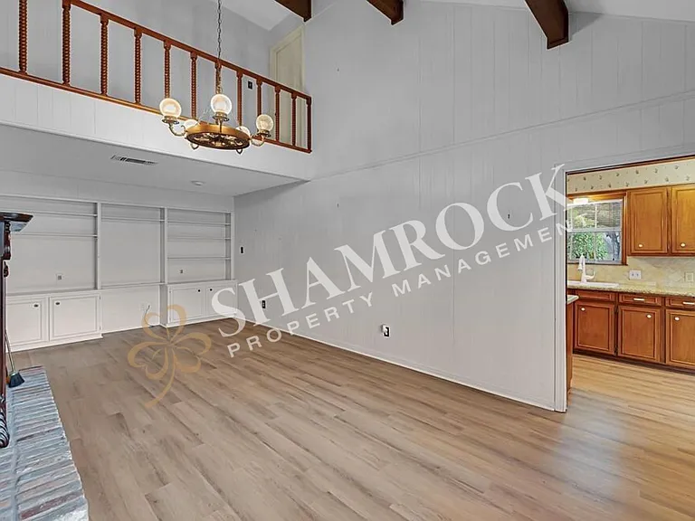 4613 Westchester Dr — Photo 8
