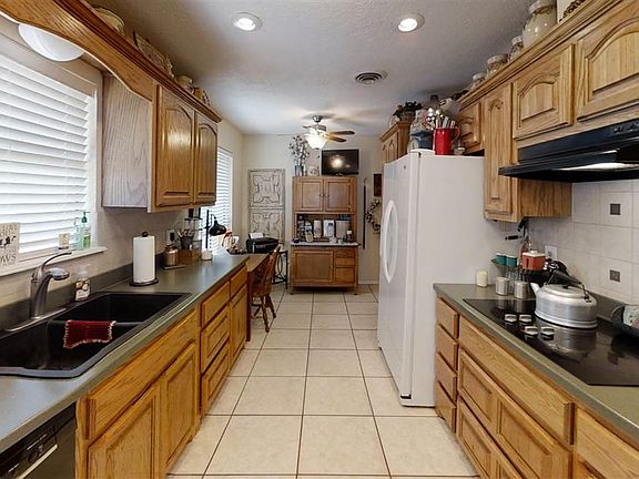 5th image of 1111 W Pueblo Ave