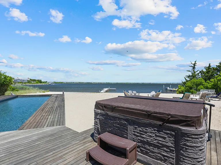 726 Flying Point Rd — Photo 32