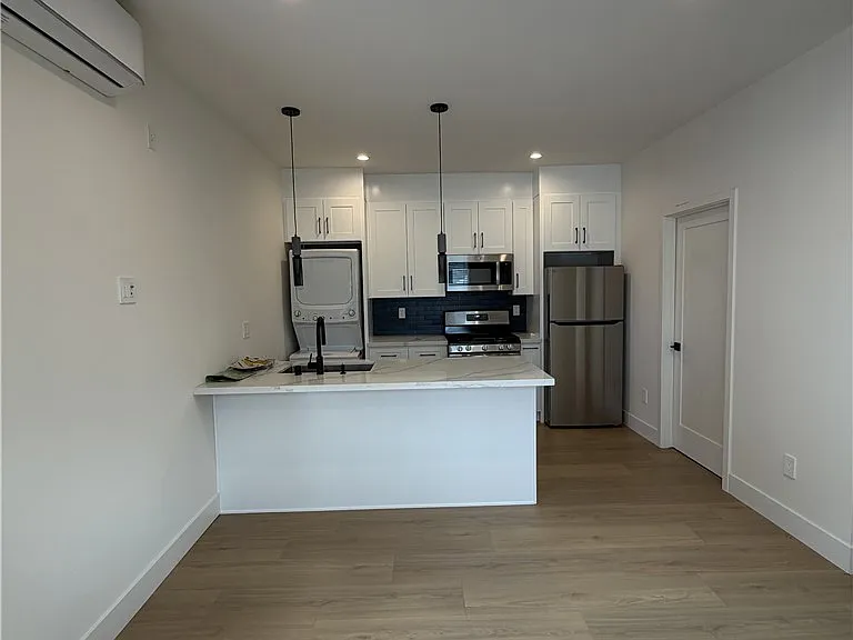 20509 Vose St #1/2 — Photo 3