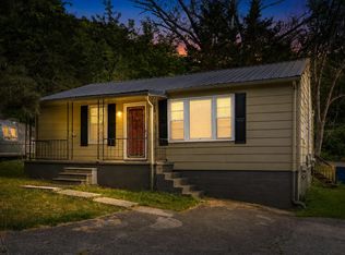 303 Cave St, Rossville, GA 30741