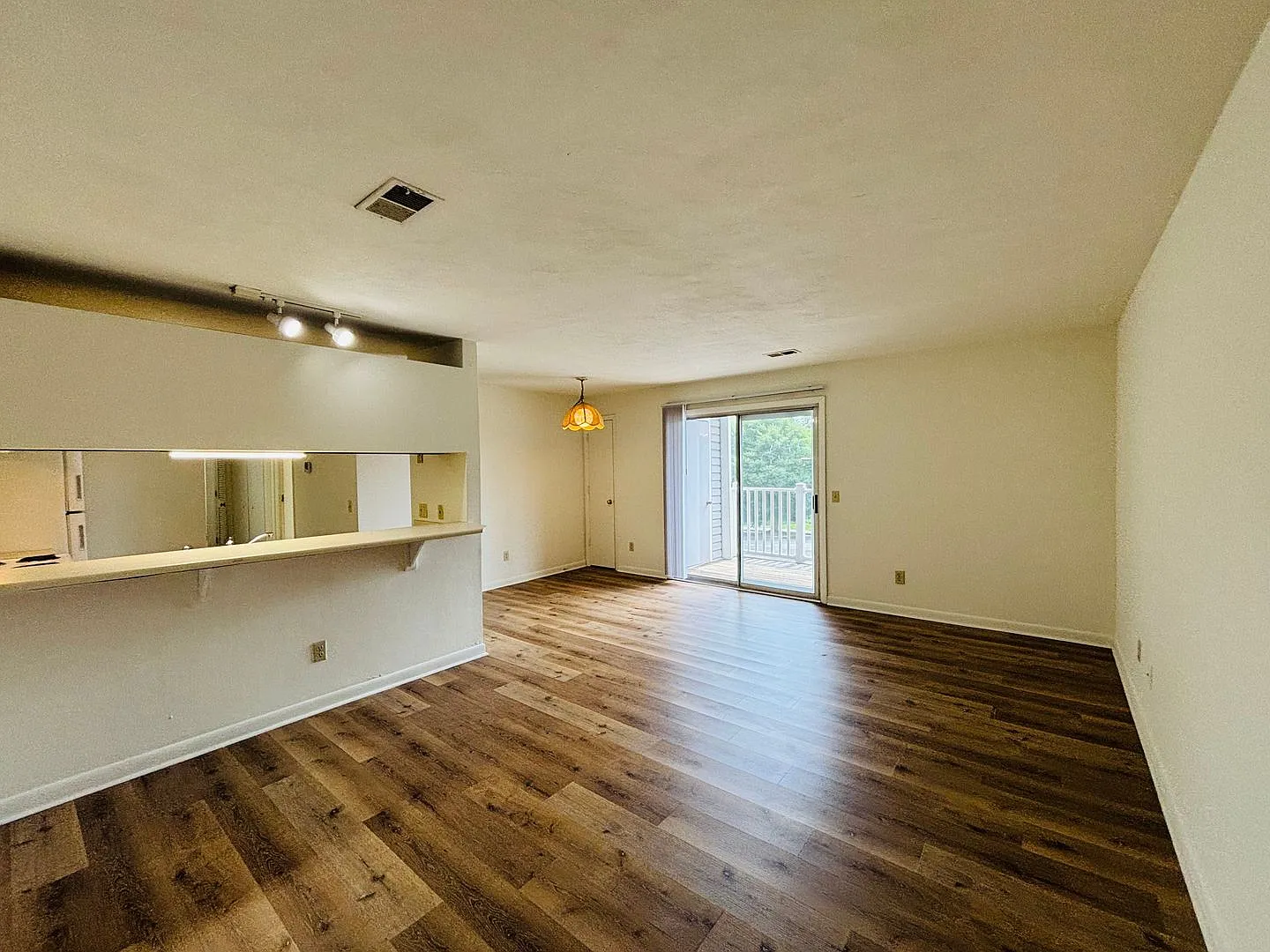 4 Bedroom 2 Bath Condo — Photo 4