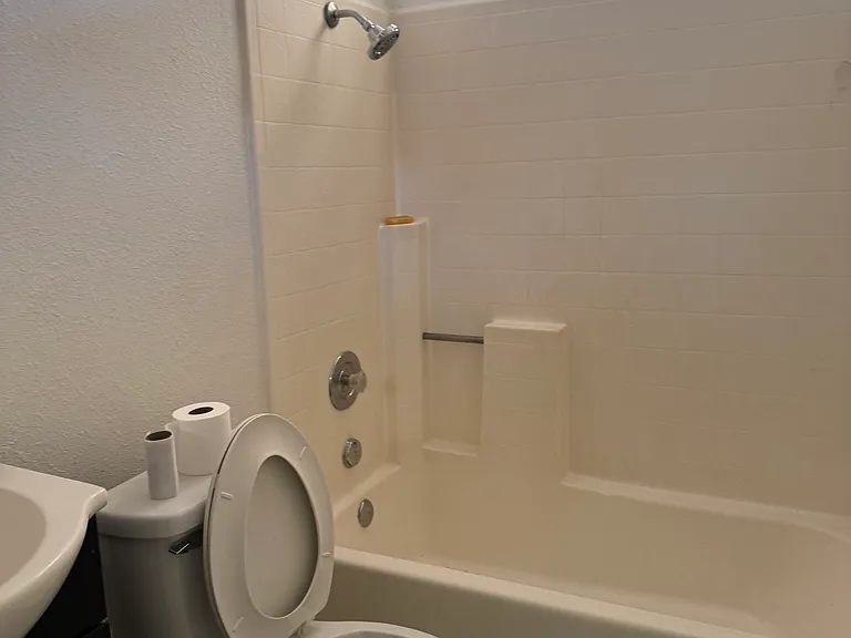 544 Navajo Dr — Photo 2