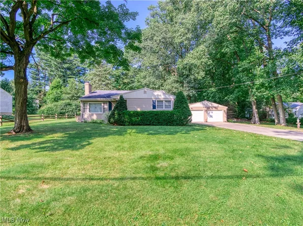 6571 Peck Rd, Ravenna, OH 44266