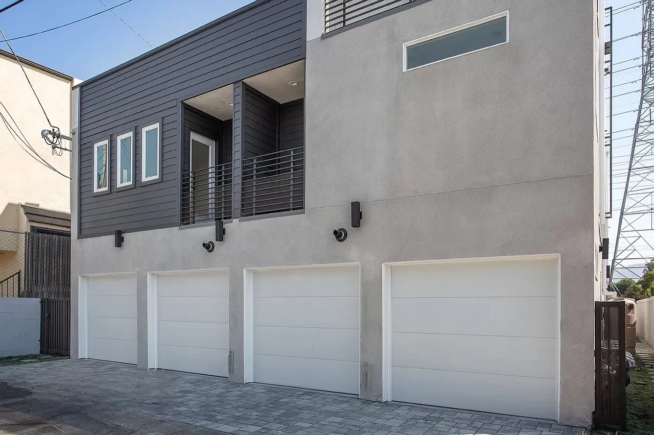 3 bed, 3.5 bath, 1800 sqft, $3,675 — Photo 2
