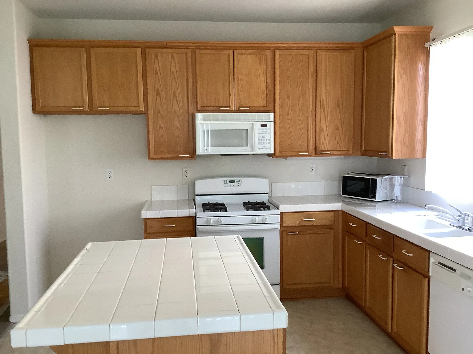 4 bed, 1960 sqft, $2,500 — Photo 4