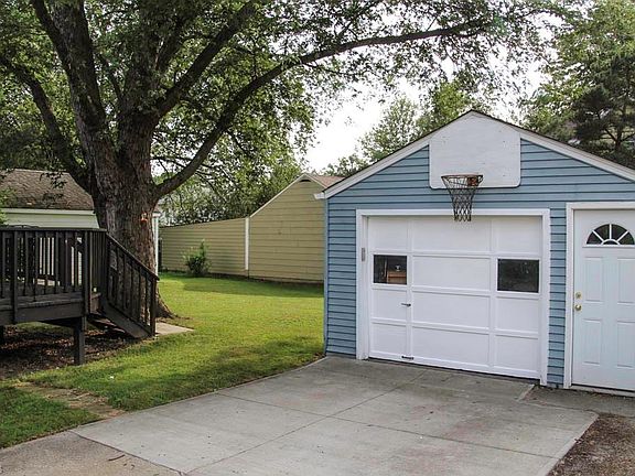 3rd image of 110 Avalon Dr