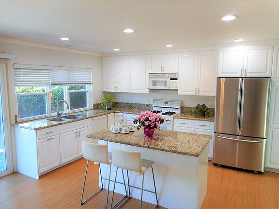 3rd image of 594 Cayo Grande Ct