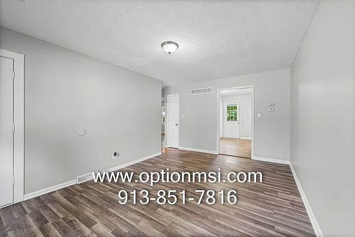 345 S 73rd Dr — Photo 6