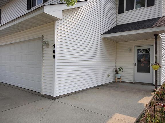 2nd image of 209 7th Ave NW