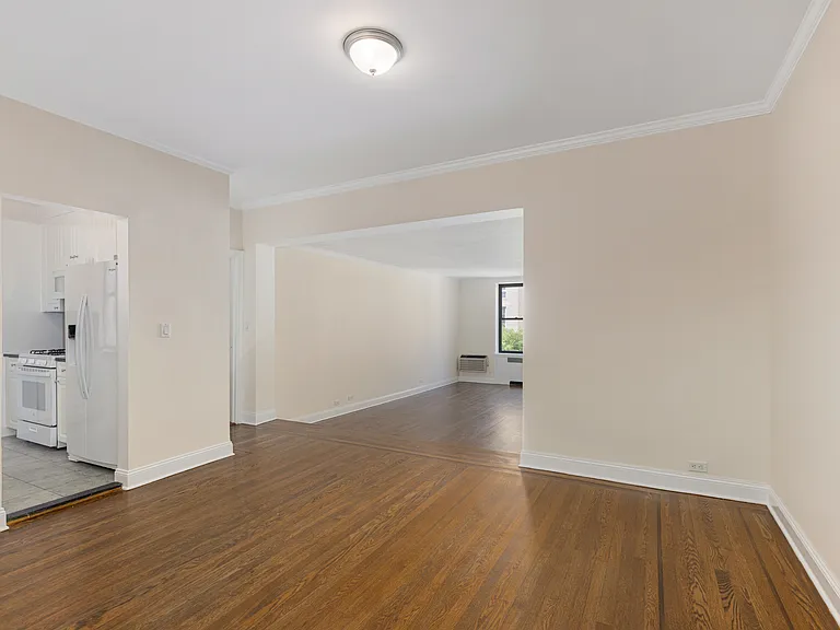 310 E 75th St #4G — Photo 3