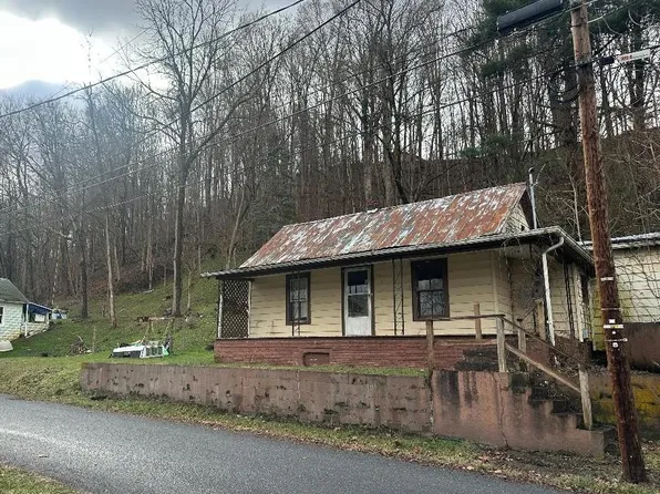 656 Spruce St, Marion, VA 24354