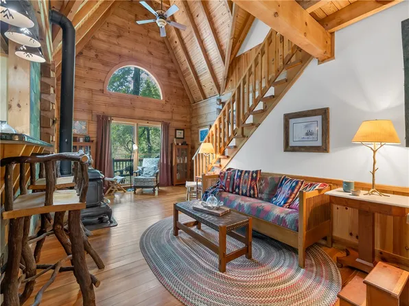 555 Chattooga Lake Rd, Mountain Rest, SC 29664