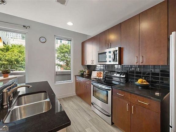 5th image of 44 Peachtree Pl NW Unit 428