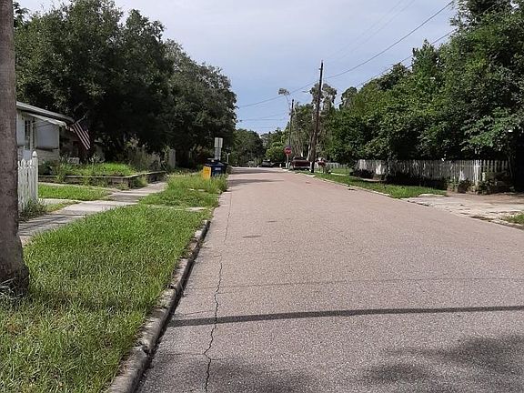 Exterior Neighborhood (street photo)