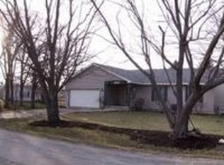 1208 Holiday Dr, Somonauk, IL 60552