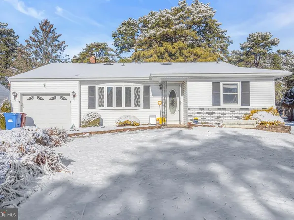3 Whitaker Dr, Toms River, NJ 08757