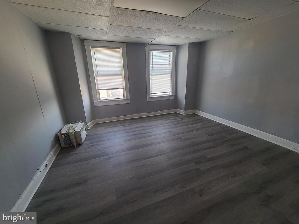 Image of 1st bedroom