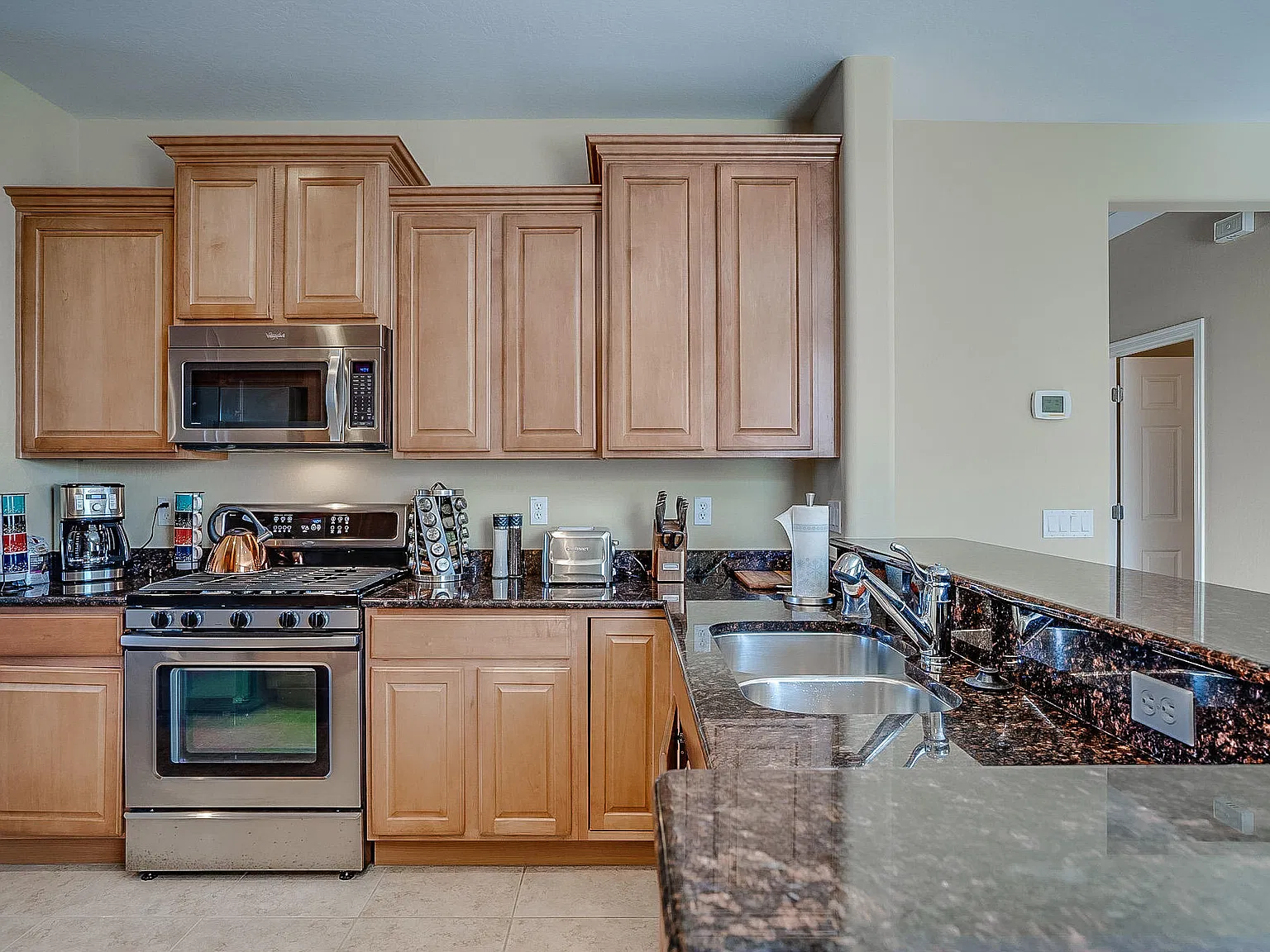 2 bed, 2.0 bath, 1373 sqft, $1,475 — Photo 4