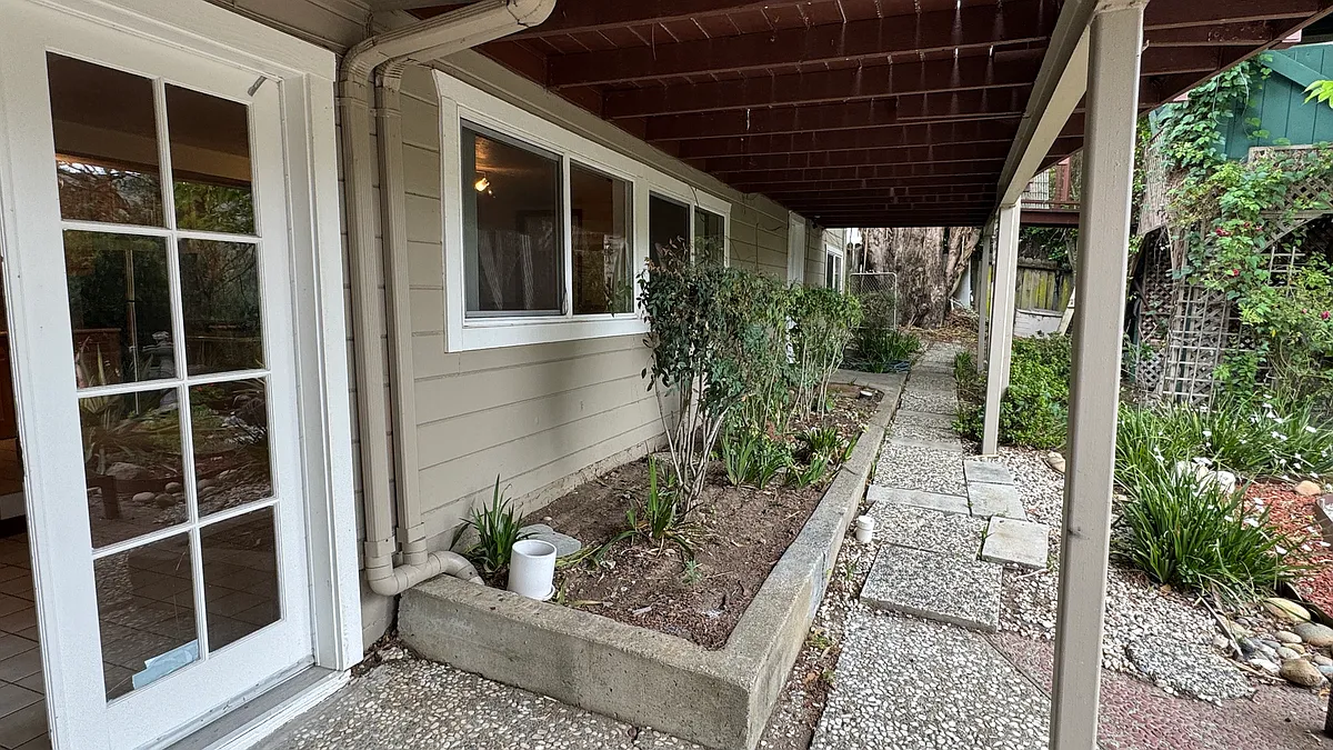 Building Photo - 749 Solana Dr