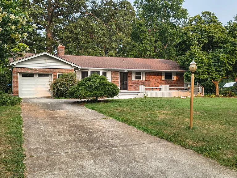 2409 Millwood Rd — Photo 1