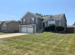 1613 SE 11th St, Lees Summit, MO 64081