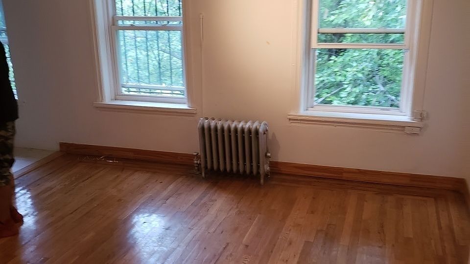 2nd image of 176 Hart St #4