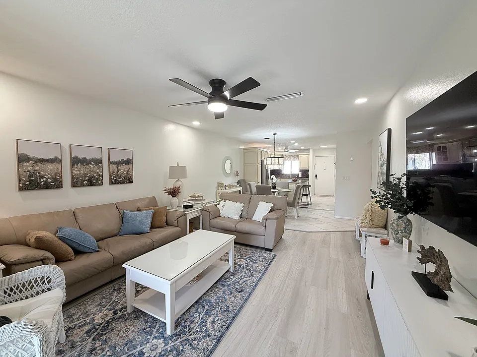 1648 Stickney Point Rd #202